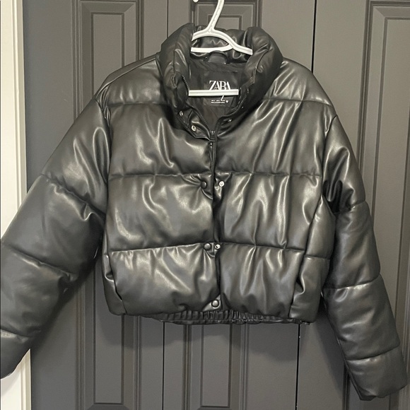 Zara Jackets & Blazers - Zara Cropped Black Faux Leather Puffer Coat